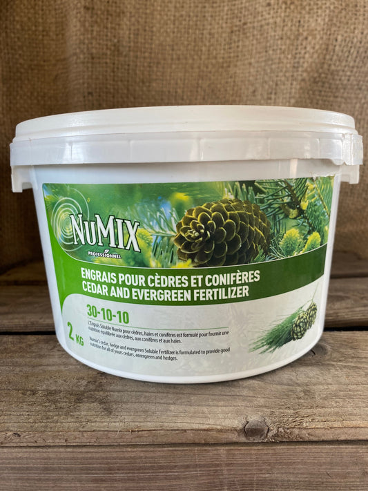 Numix - Cedar and Conifer Fertilizer