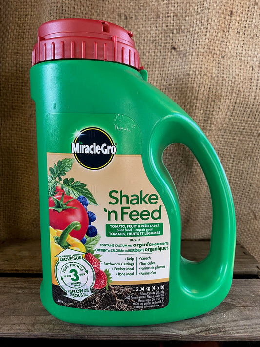 Miracle-Gro Shake N Feed Fertilizer for Fruit and Vegetables 10-5-15